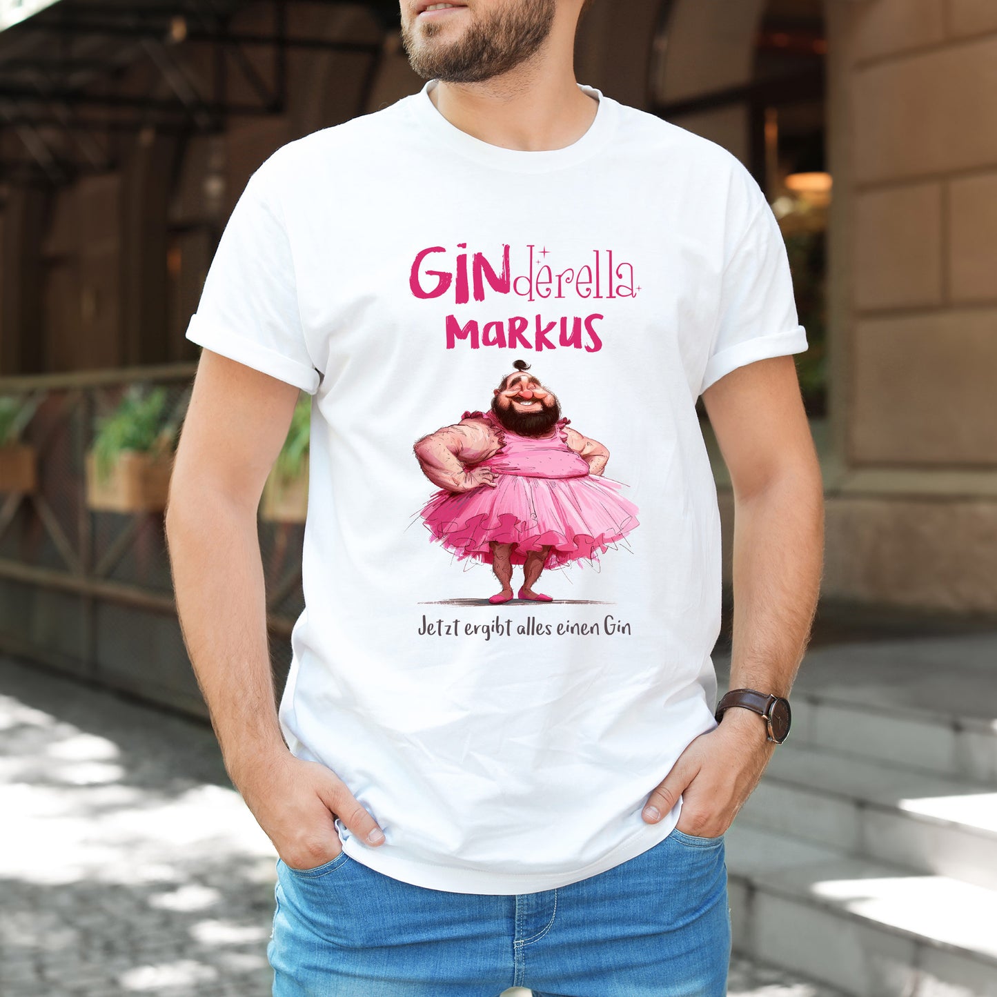 Mann trägt witziges GINderella-T-Shirt mit Name Markus – perfekt für Gin-Fans und JGA-Outfits