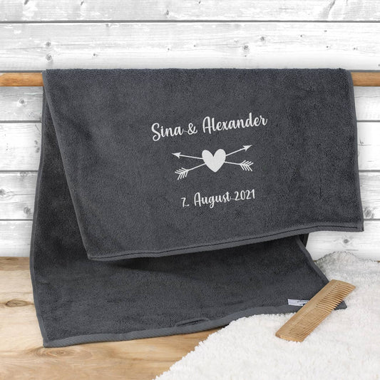Gästehandtuch in schiefergrau mit Herz und Wunschtext bestickt 