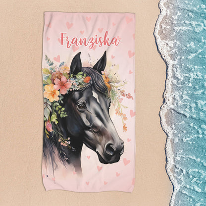 Traumhaftes Pferd-Motiv mit Name auf Badetuch
