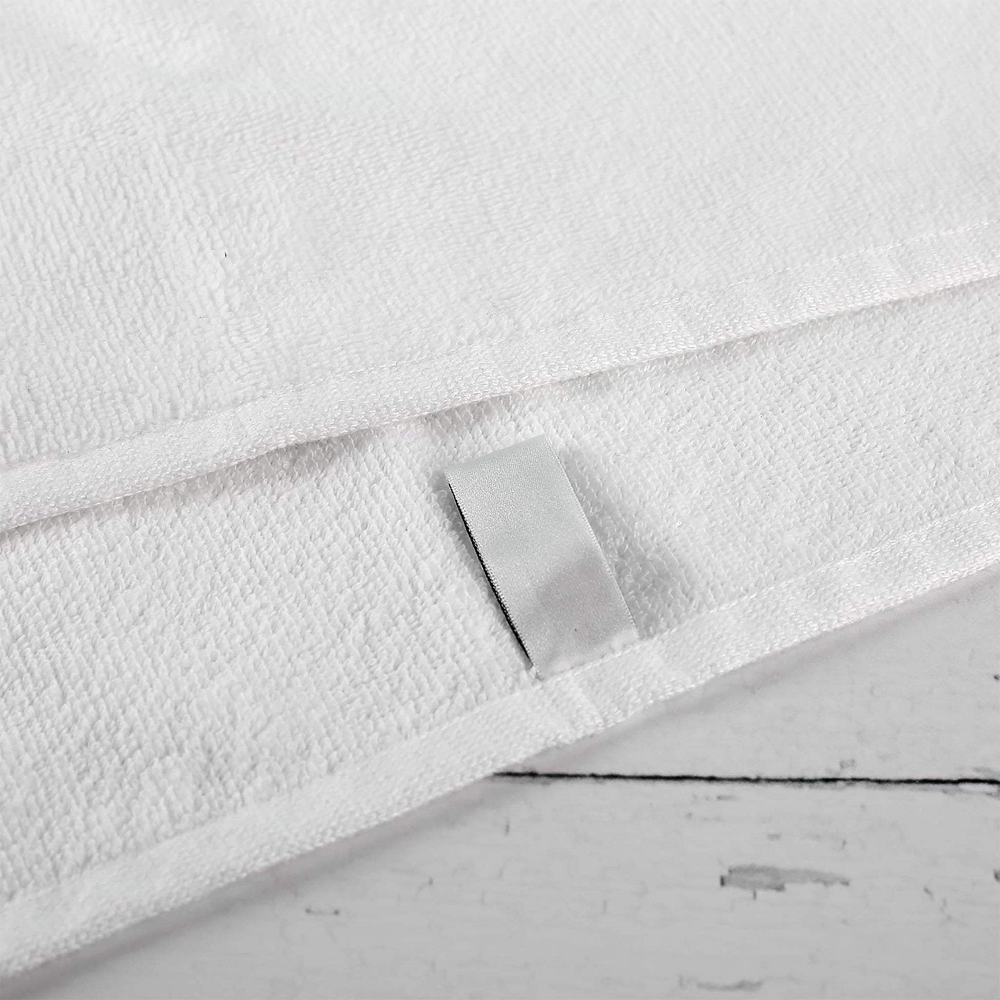 Mit kleiner Schlaufe zum Aufhängen