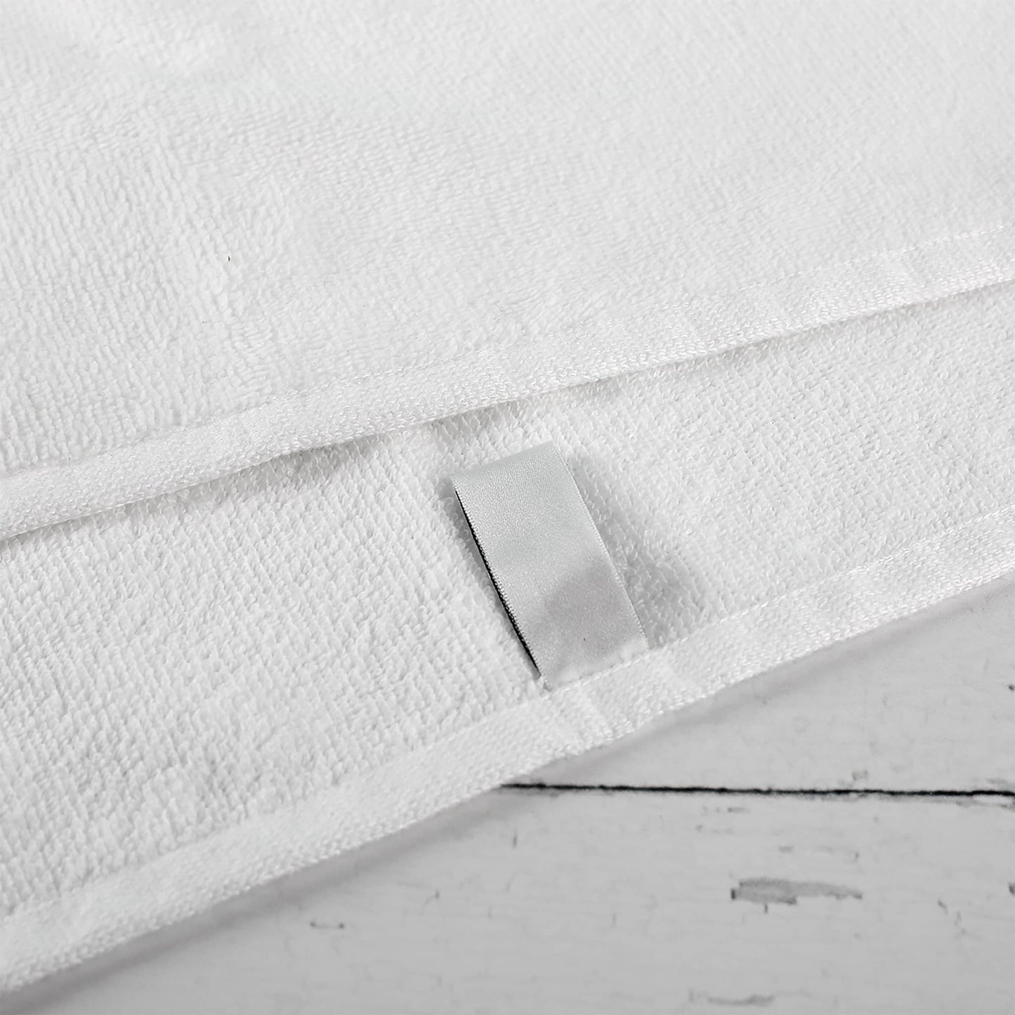 Mit kleiner Schlaufe