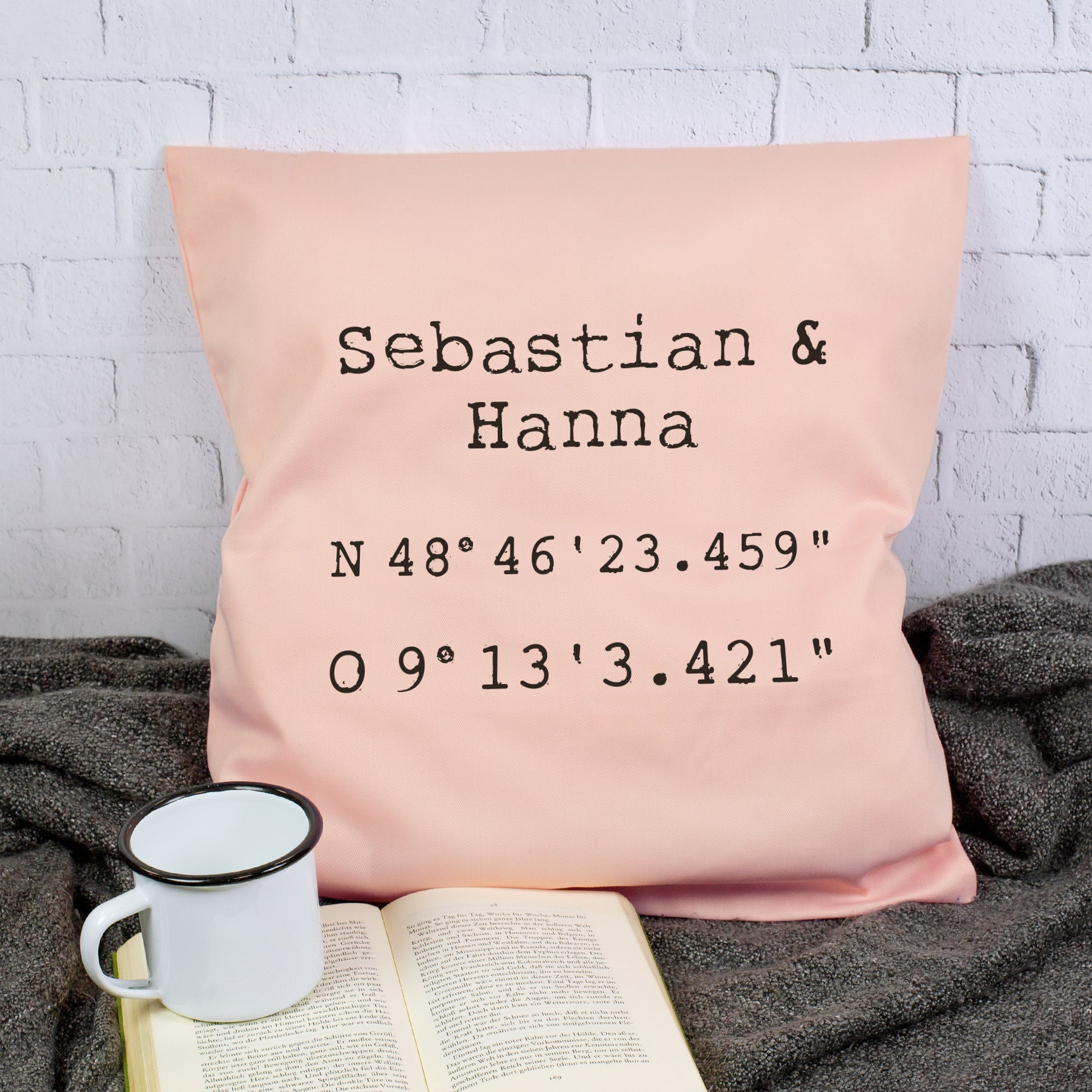 Rosa Kissen Du und Ich mit Wunschtext und Koordinaten personalisiert