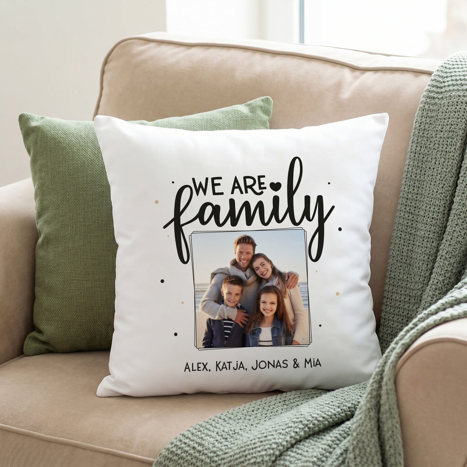 We are family - Fotokissen mit Ihrem Wunschtext