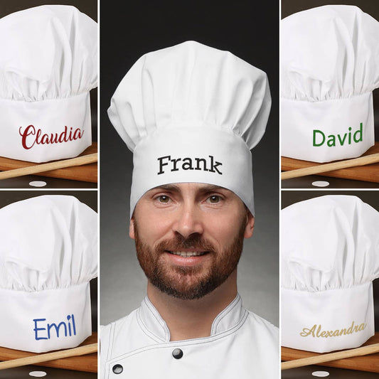 Kochmütze mit Ihrem Wunschnamen in einer von fünf Schriftarten und sechs Farben (Weinrot, Schwarz, Grün, Blau, Pink, Gold) bestickt