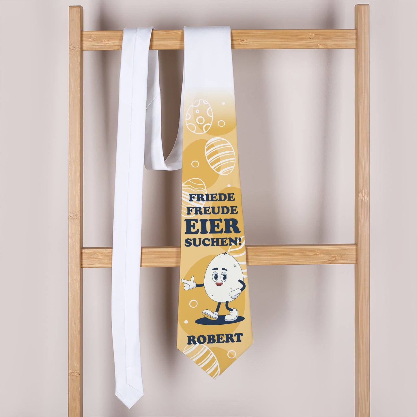 Oster-Krawatte mit Wunschname und Spruch „Friede, Freude, Eier suchen!“