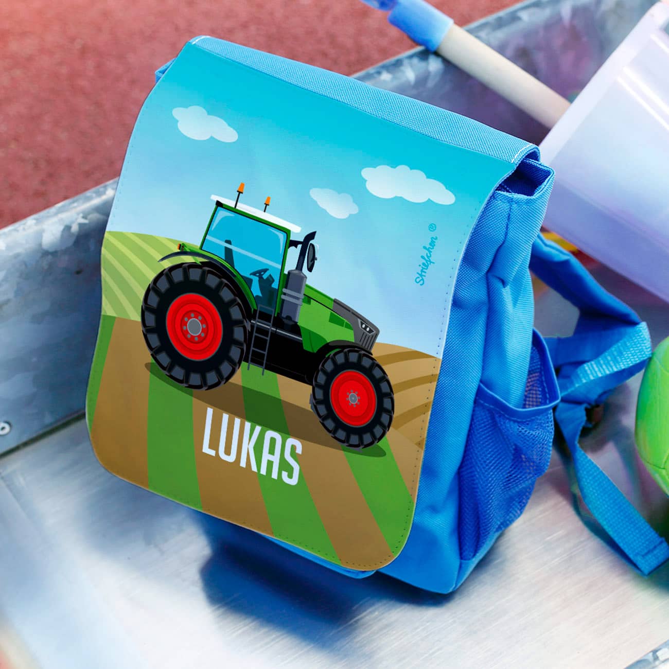 Kinderrucksack mit grünem Traktor und Name