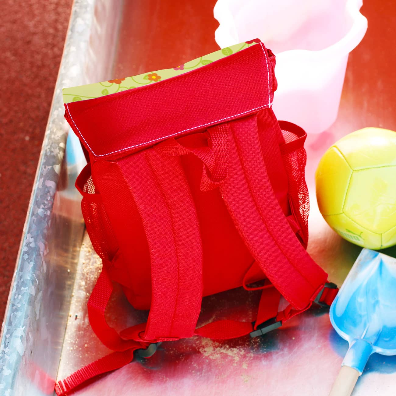 Rückseite mit gepolsterten Trageriemen