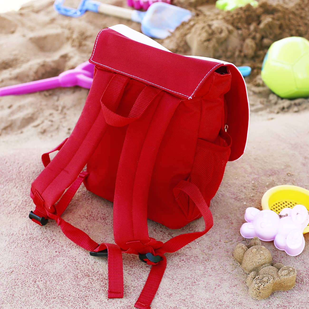 Mit bequemen und größenverstellbaren Tragegurten