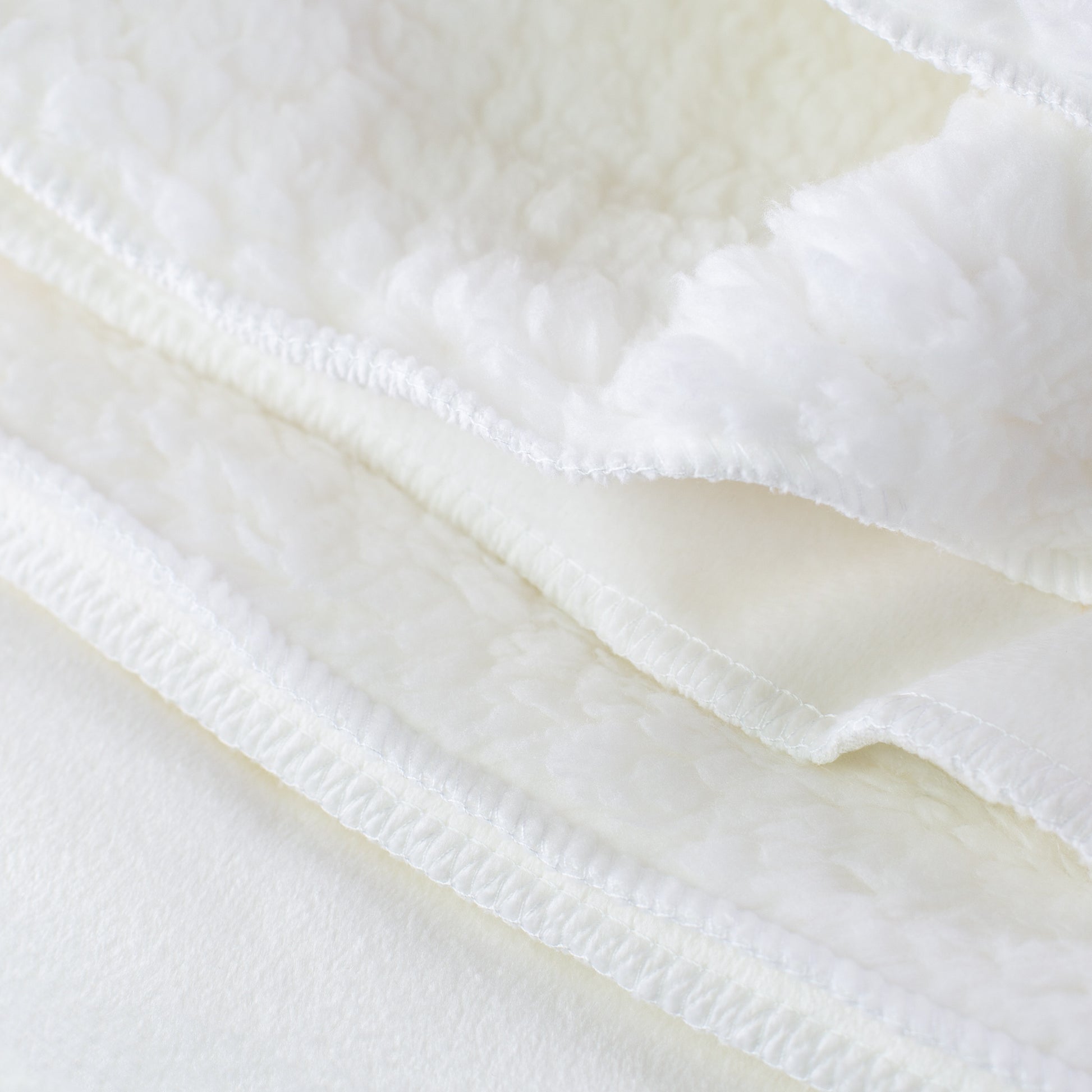 Detailaufnahme flauschige Sherpa-Rückseite der Fotodecke XXL personalisiert