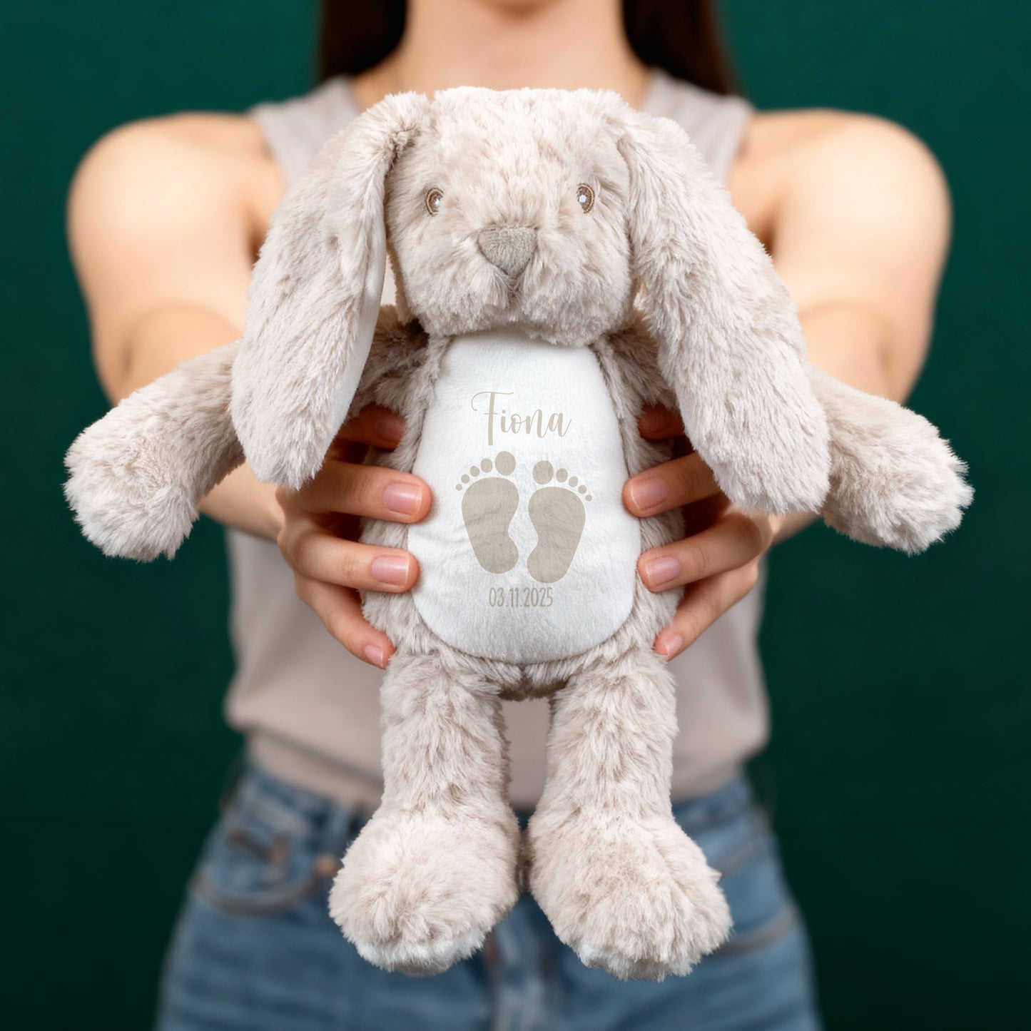 Kuscheltier Hase mit Babyfüßchen | Personalisiert mit Name & Datum zur Geburt & Taufe | Farbauswahl