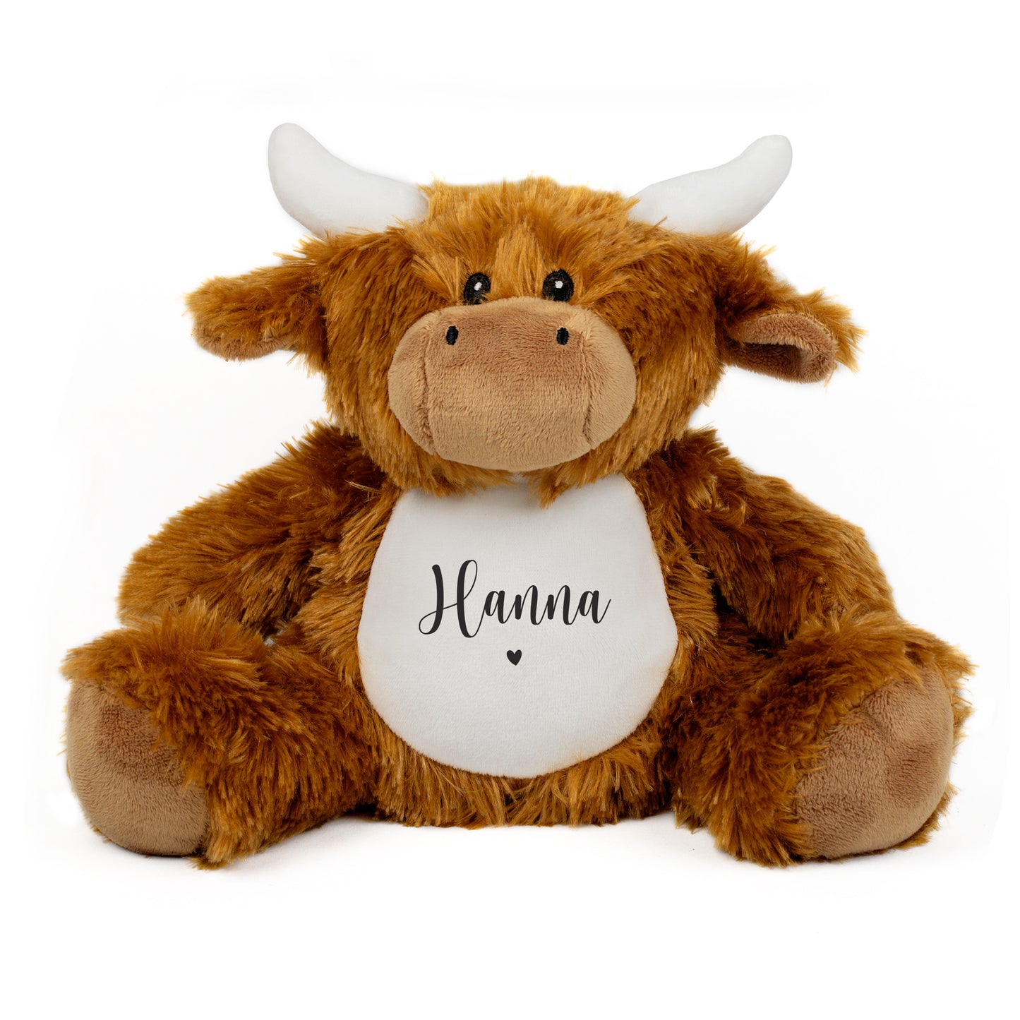 Freigestellte Kuscheltier-Kuh mit personalisiertem Namen Hanna und Herzmotiv auf weißem Bauch vor weißem Hintergrund.