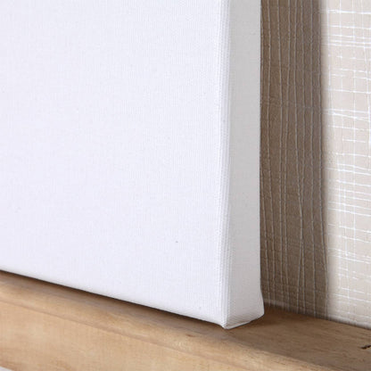 Auf Keilrahmen gezogen