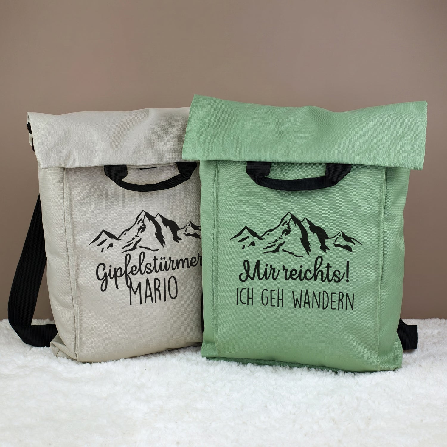Personalisierter 2-in-1 Rucksack in Beige und Jadegrün mit Bergmotiv und Wunschtext