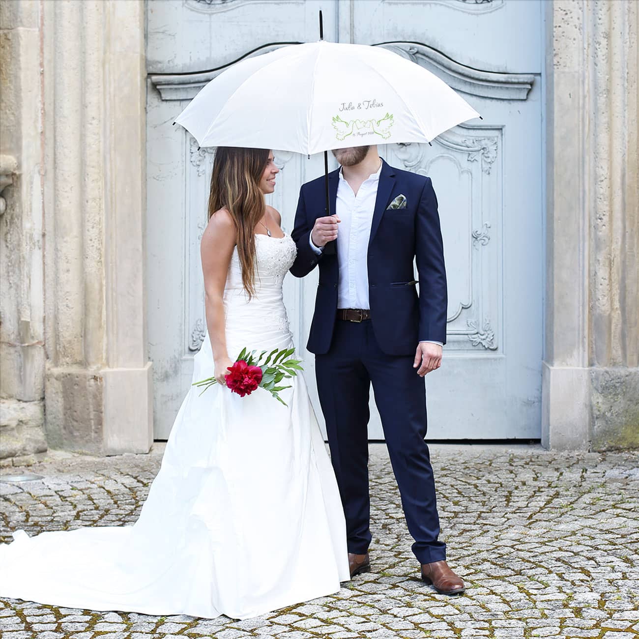 Hochzeitsschirm für das Brautpaar