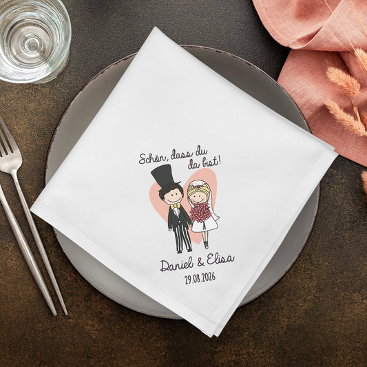 Personalisierte Stoffserviette Hochzeit mit Brautpaar Motiv Namen und Datum auf Teller dekoriert