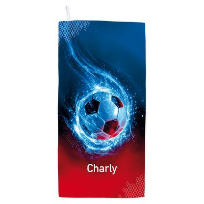 Personalisiertes Fußball Sporthandtuch mit Name Charly, leuchtendem Fußballmotiv und rotem Namensbereich