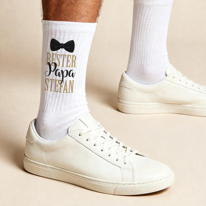 Weiße Herrensocken mit Aufdruck „Bester Papa“ und individuellem Namen Detailansicht
