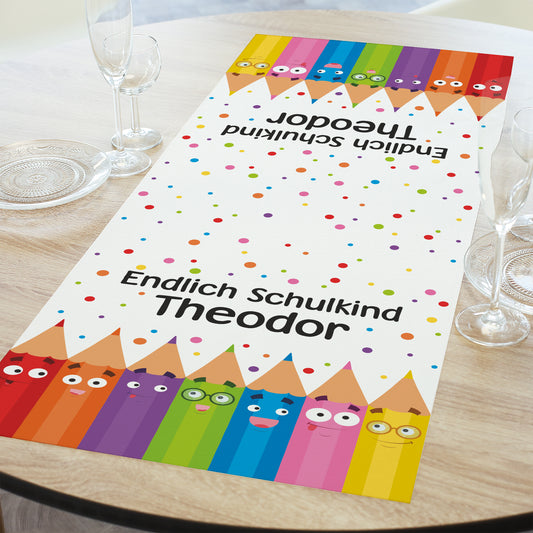 Der Läufer auf einem gedeckten Tisch zur Einschulungsfeier