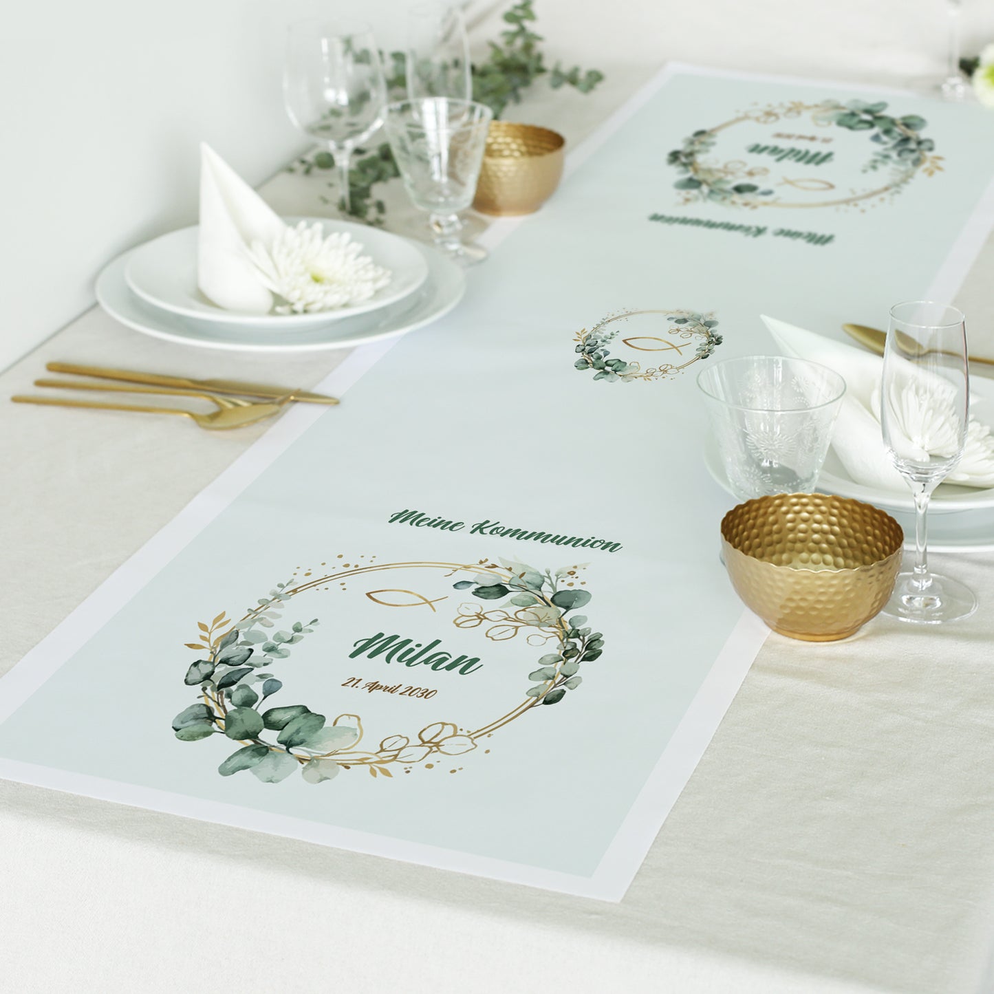 Personalisierter Tischläufer zur Kommunion mit Eukalyptuskranz Fischsymbol Name und Datum