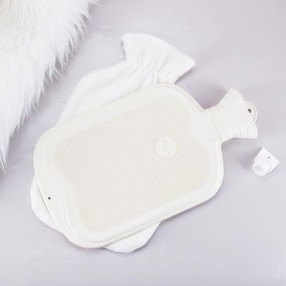 Kuschelige Wärmflasche mit Schneeflocke in Goldoptik und Name bedruckt