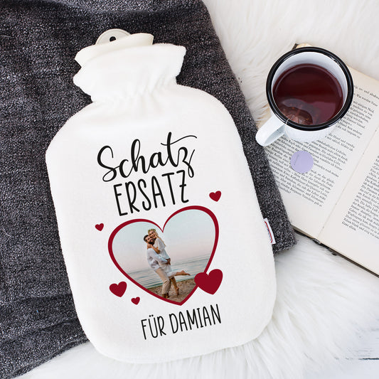 Wärmflasche Schatz Ersatz mit Foto eines Paares, graue Decke, Tee und Buch