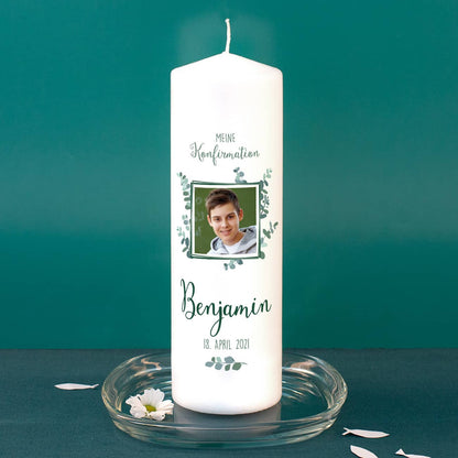 Konfirmationskerze mit Foto in Blätterkranz, Name, Datum und Wunschtext