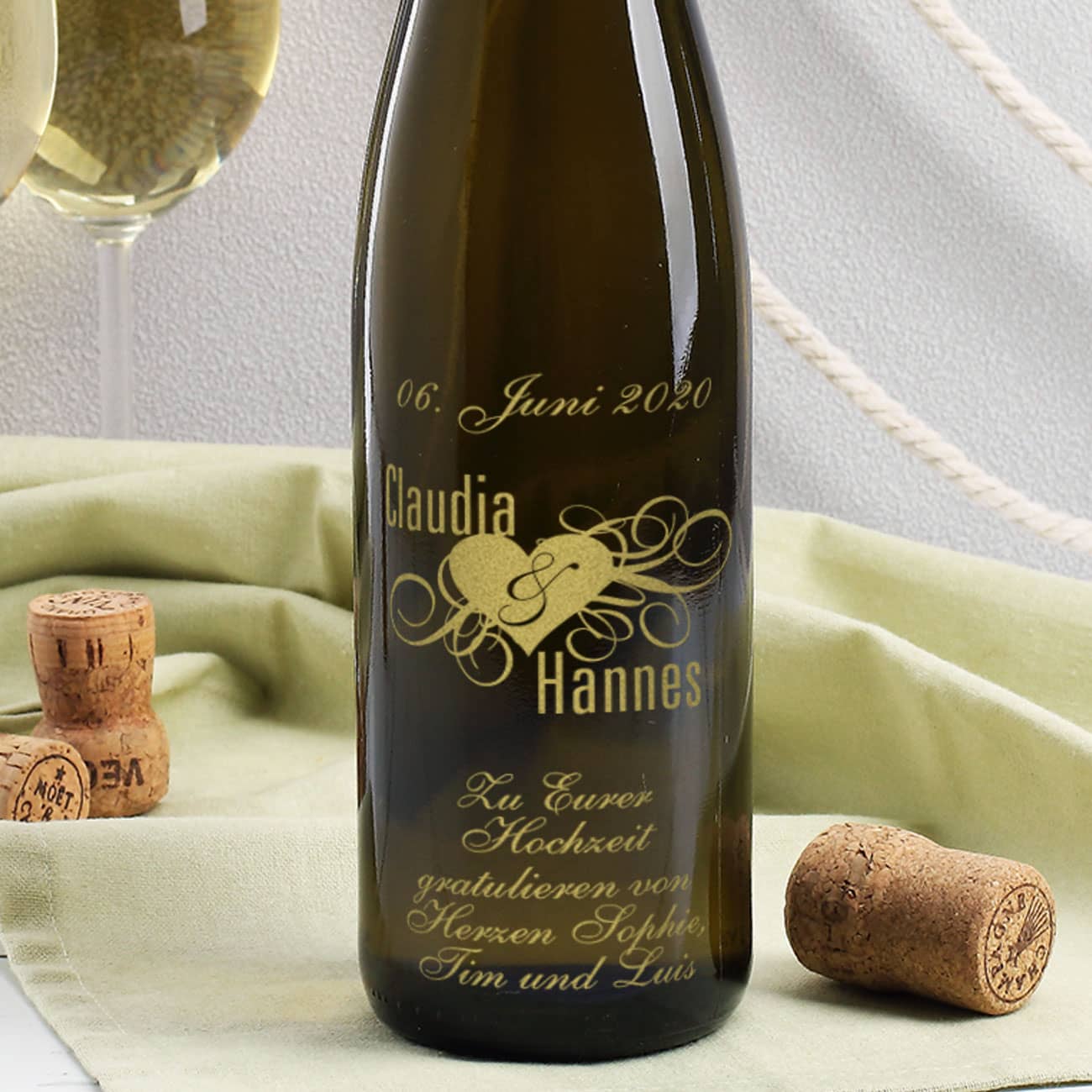 Weißwein mit Gravur in Gold