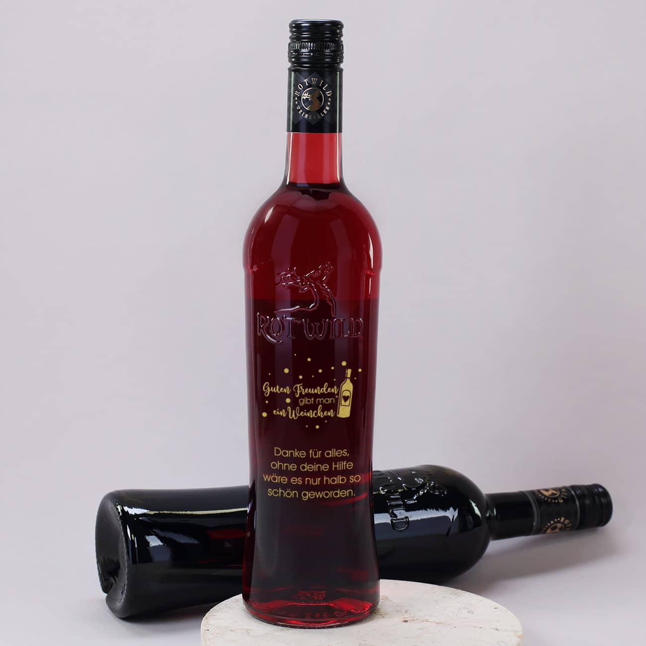 Guten Freunden gibt man ein Weinchen - Gravierte Weinflasche in verschiedenen Sorten mit Wunschtext