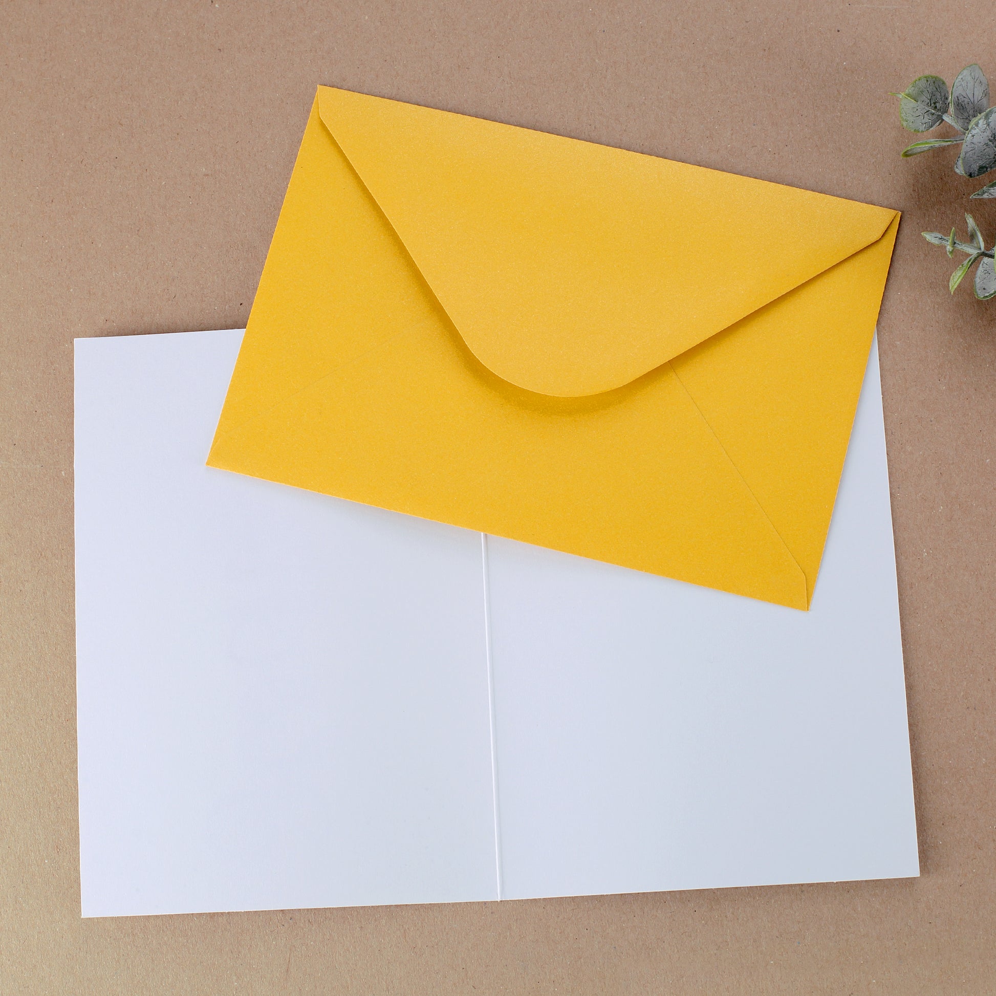 Klappkarte mit gelben Umschlag
