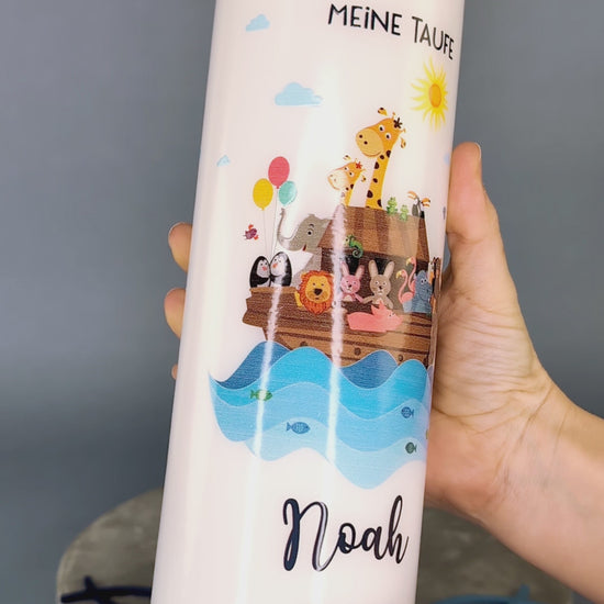 360° bedruckte Taufkerze mit Name, Datum, Taufspruch und Arche Noah Motiv