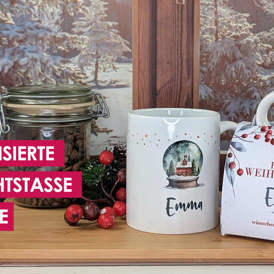 Personalisierte Weihnachtstasse mit Namen Schneekugelmotiv. Wird in passender Geschenkverpackung eingepackt. 