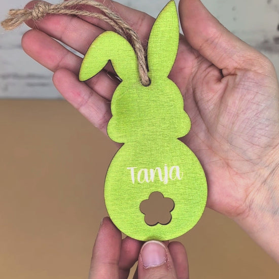 Hasen-Anhänger mit Personalisierung zu Ostern, in 4 Farben verfügbar