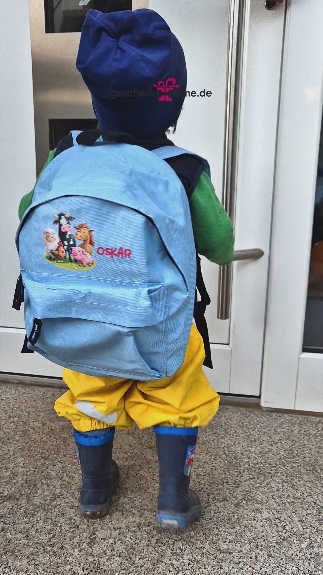 Kinder-Rucksack in blau oder rosa mit dem Namen und Bauernhof-Motiv