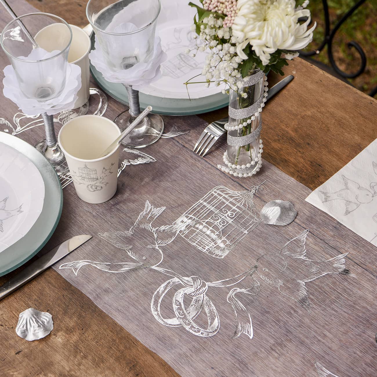 Tischläufer mit Taubenmotiv
