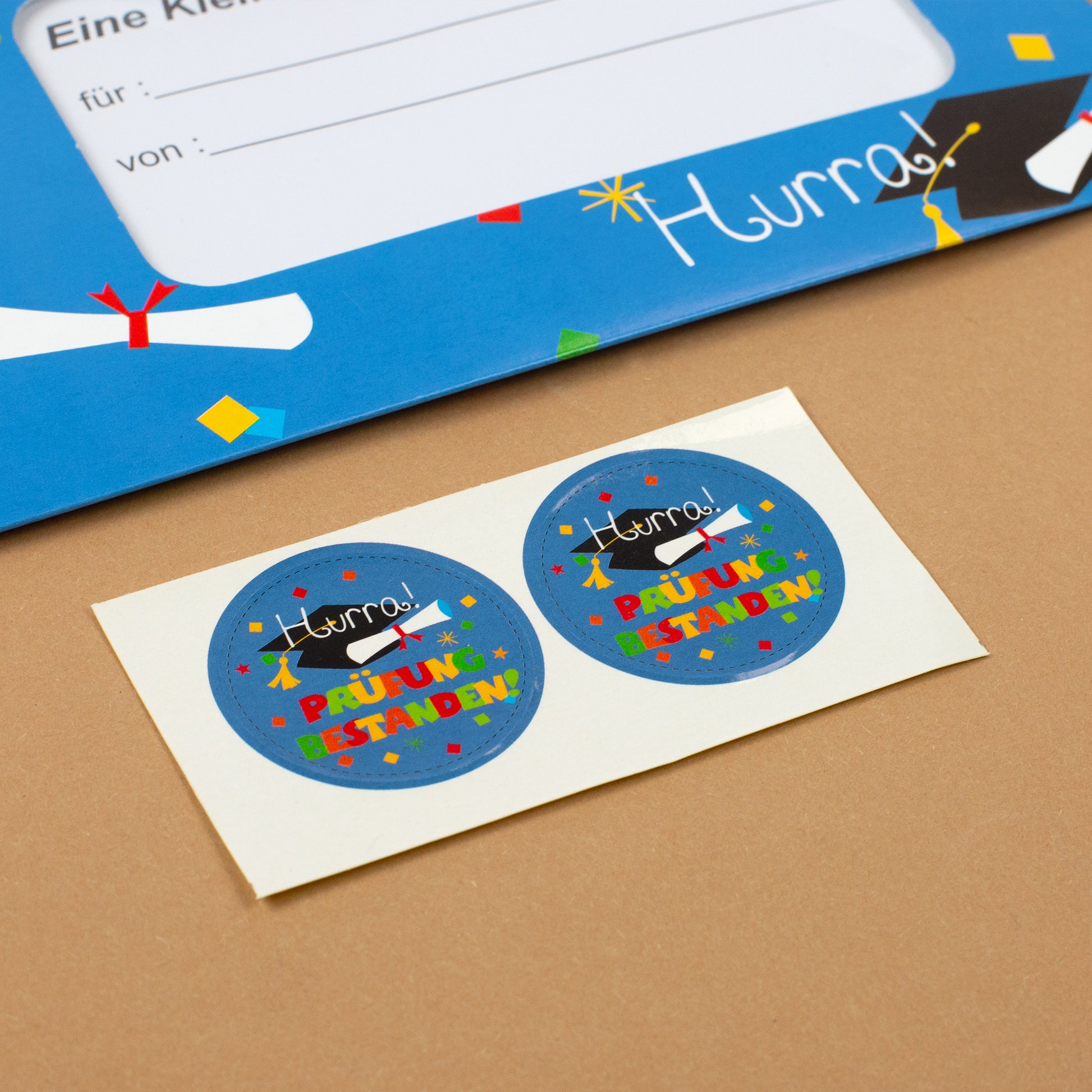 Ansicht des Riesenumschlags mit Stickern zur Dekoration, ideal als Geschenk zum Schulabschluss oder Abitur.