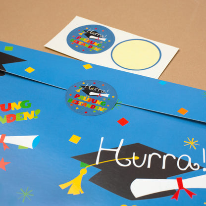 Ansicht des Riesenumschlags mit Stickern zur Dekoration, ideal als Geschenk zum Schulabschluss oder Abitur.