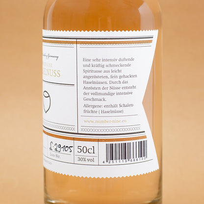 Etikett der Flasche Haselnussschnaps